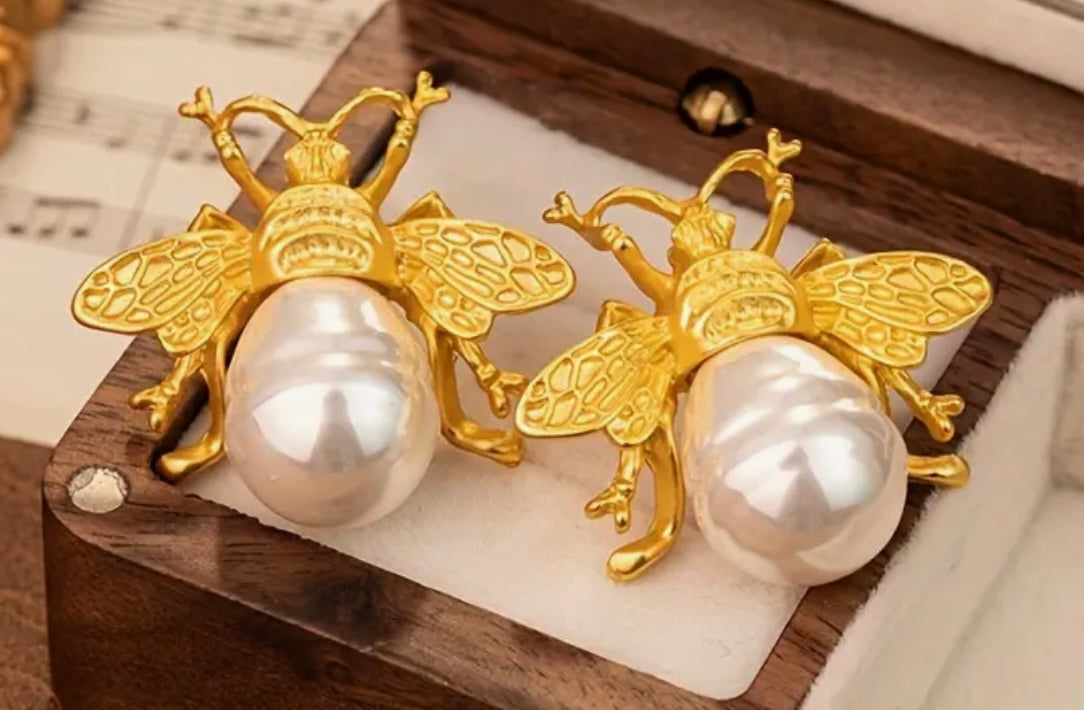 Bee Earrings & Pearl